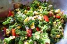 7 Salate delicioase si consistente de broccoli