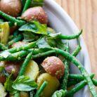 Salata de 400 de calorii cu pui, cartofi si fasole verde