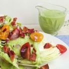 Salata verde cu bacon si dressing de avocado