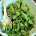 Salata de kiwi cu sos de menta