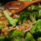 Mancare de naut cu broccoli