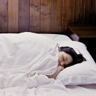 5 greseli pe care le faci inainte de culcare si iti afecteaza somnul